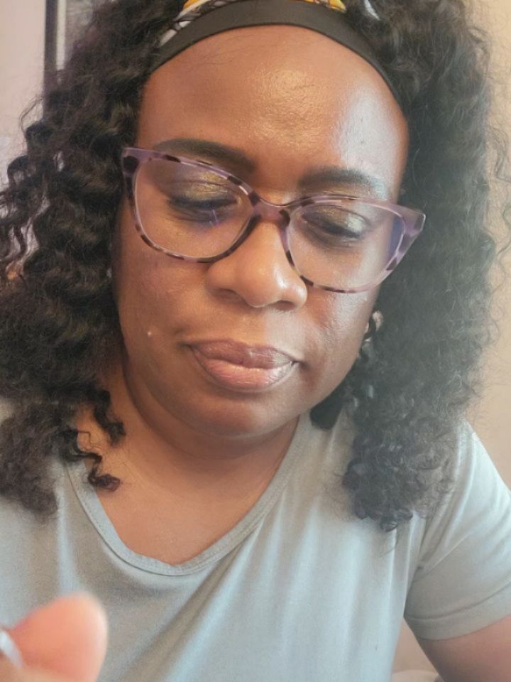 Did you seriously think I forgot about this day? It’s like it was created for me. 🤣🤣🤣

I just do chocolate a lot healthier these days. 😉
What's your favorite chocolate treat?

#purpleessencebyevelyn #worldchocolateday #chocolateloversunite #chocolategranola