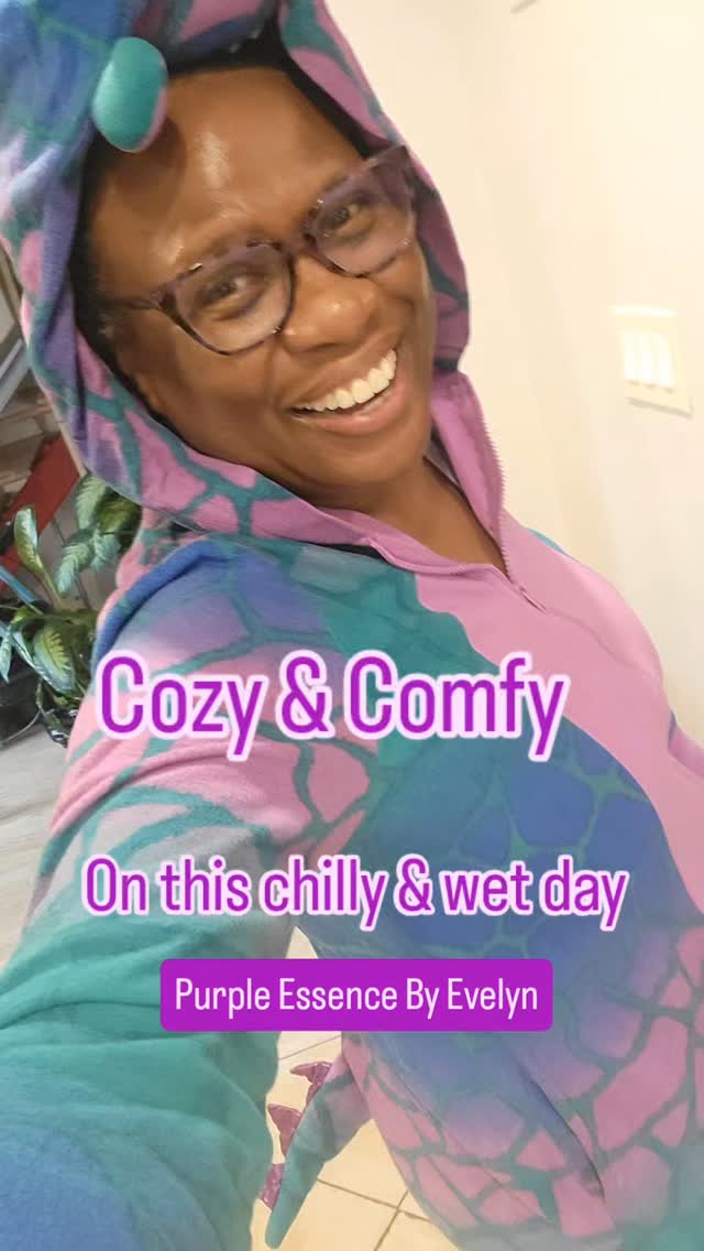 Why not? It's cold and rainy. 🌧 I'm warm, comfy, and cozy. 🤗
 
#PurpleEssenceByEvelyn #RainingInLosAngeles #RainyDayVibes #CozyVibes