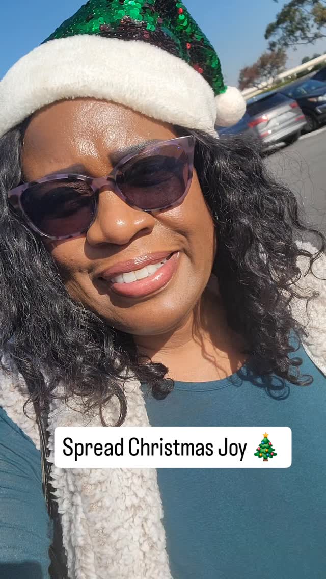 Happy Giving Tuesday! It's a great day to support the charities and organizations of your choice. 

You can also give a smile and love to everyone along your path. 🤗💜 And it's FREE!

#PurpleEssenceByEvelyn #GivingTuesday #ChristmasJoy