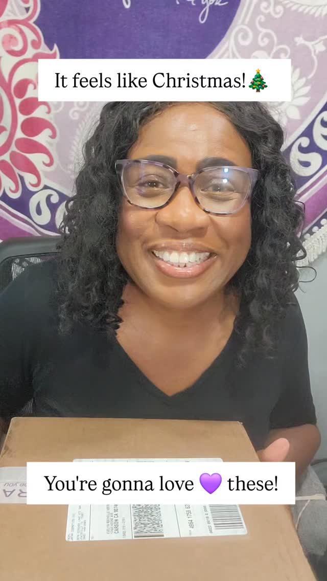 I'm excited about every one of these newbies. 

Look at how these eyeshadow quads sparkle! ✨️ Our Color Passion makeup collections are highly pigmented. Go subtle or go BOLD! Be 💯% YOU.

Age well... beautifully with confidence.

I love the scent of the new Navigo Profondo, too. Notes are Pepper, Lavender, and Shipwood. I sprayed it in my room, and it's wonderful! 

#PurpleEssenceByEvelyn #UnboxingBeauty #JafraColorPassion #EyeshadowQuads #BeConfident