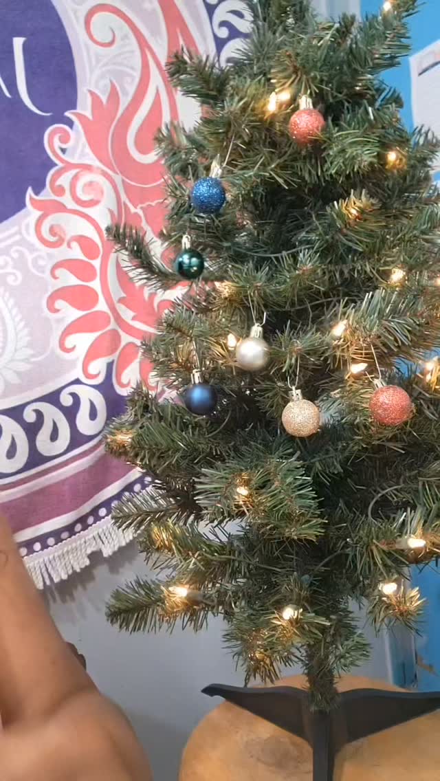 It's beginning to look a little like... Christmas in July! 🎄☀️

I've teamed up with my Pampered Chef friend & we're  bringing you a month of fun!

🎁 Giveaways
🍽️ Recipes
💜 Pampering tips
🎥 A live virtual party
✨ And a few festive surprises!

Come celebrate with us by clicking the Christmas in July link in my bio.

#ChristmasInJuly #WomenOver40 #PamperYourself #SelfCare  #SummerFun