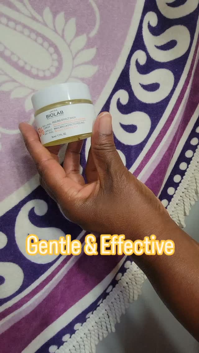I spent my morning and afternoon cleaning. I'd totally forgotten that I appl7ed my JAFRA BioLab Peeling Effect Mask at 7 am.

It was 1 pm before I removed it. An entire 6 hours later. 😯

It's great to know that the mask is EFFECTIVE enough to do its job 👇🏾

...provide gentle exfoliation to remove dead skin cells and improve skin texture....

...but GENTLE enough to protect my skin during long hours of wear.

#PurpleEssenceByEvelyn #JAFRABioLab #SkincareMask #AgeWellWithEvelyn #WomenOver40