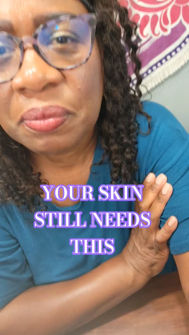 Oily skin still needs moisture! 💧 Trying to dry out acne-prone skin isn’t the answer. A simple, consistent skincare routine can help you care for breakouts without punishing your skin.

Want to understand what causes acne and the steps that can help? Read my Acne 101 blog here: 👇🏾
https://purpleessencebyevelyn.com/acne-101/ 
Actually, check the BLOG tab in my bio link. 
#AcneSkincare #OilySkin #AcneProneSkin #SkincareTips #TeenSkincare AdultAcne
