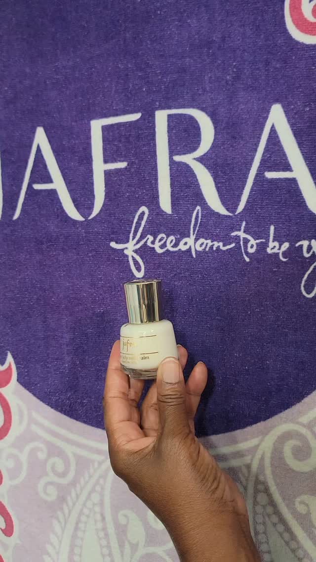 There’s something special about remembering the JAFRA Royal Jelly we first fell in love with. 💜

That iconic scent. The original logo. That special bottle. The JAFRA glow. And ohhh… how wonderfully soft our faces felt!

JAFRA is celebrating 70 years, and some memories just take you right back.

🐝 Do you have a JAFRA memory? Tell me in the comments — what product, scent, bottle, or experience do you remember most?

#JAFRA #JAFRA70 #JAFRAMemories #WomenOver40 #SkincareOver40