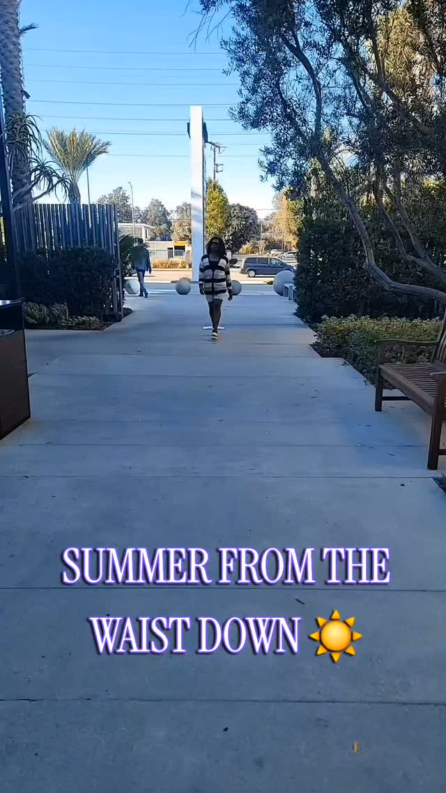 September has arrived… but summer hasn’t exactly left. 😂🍂☀️

Autumn from the waist up. Summer from the waist down!

Sometimes, making the seasonal shift happens a little at a time — and apparently, my wardrobe got the memo. 😄

How are you making the shift from summer to autumn?

#WomenOver40 #AutumnVibes #FallTransition #AgeWell #Over40Lifestyle