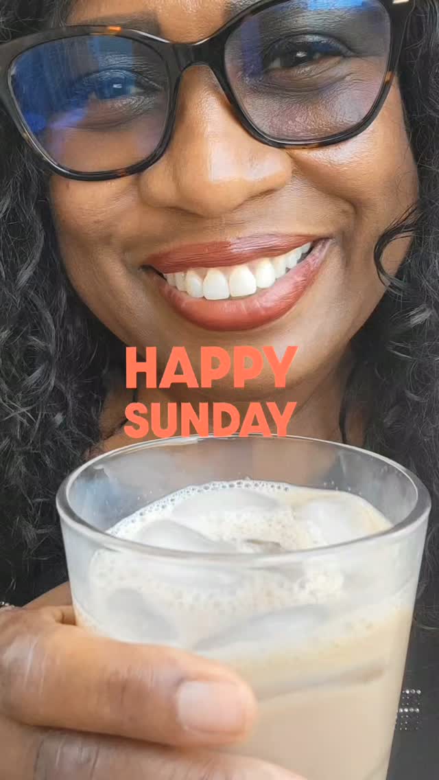 I'm home from church and enjoying a glass of iced London Fog on the patio.
Yes, easy like Sunday morning. 

What are you doing today?

#purpleessencebyevelyn #londonfog #sundayvibes #restday