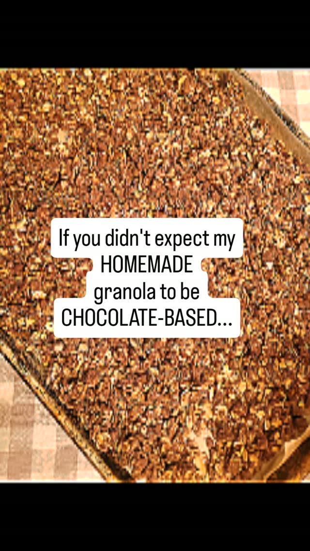 Happy Friday!
What did you have for breakfast? 

#purpleessencebyevelyn #homemadegranola #fridayvibes #womenover40